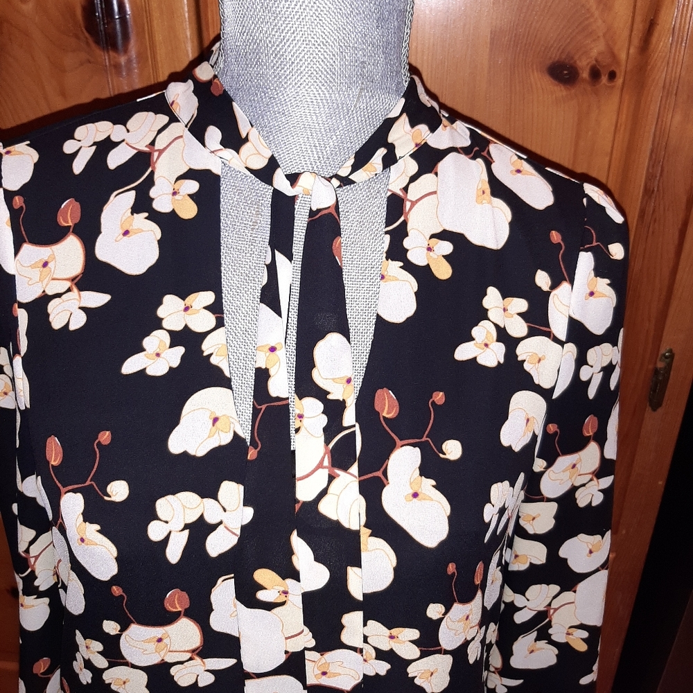 Beautiful sweet floral dress - Picture 2 of 3